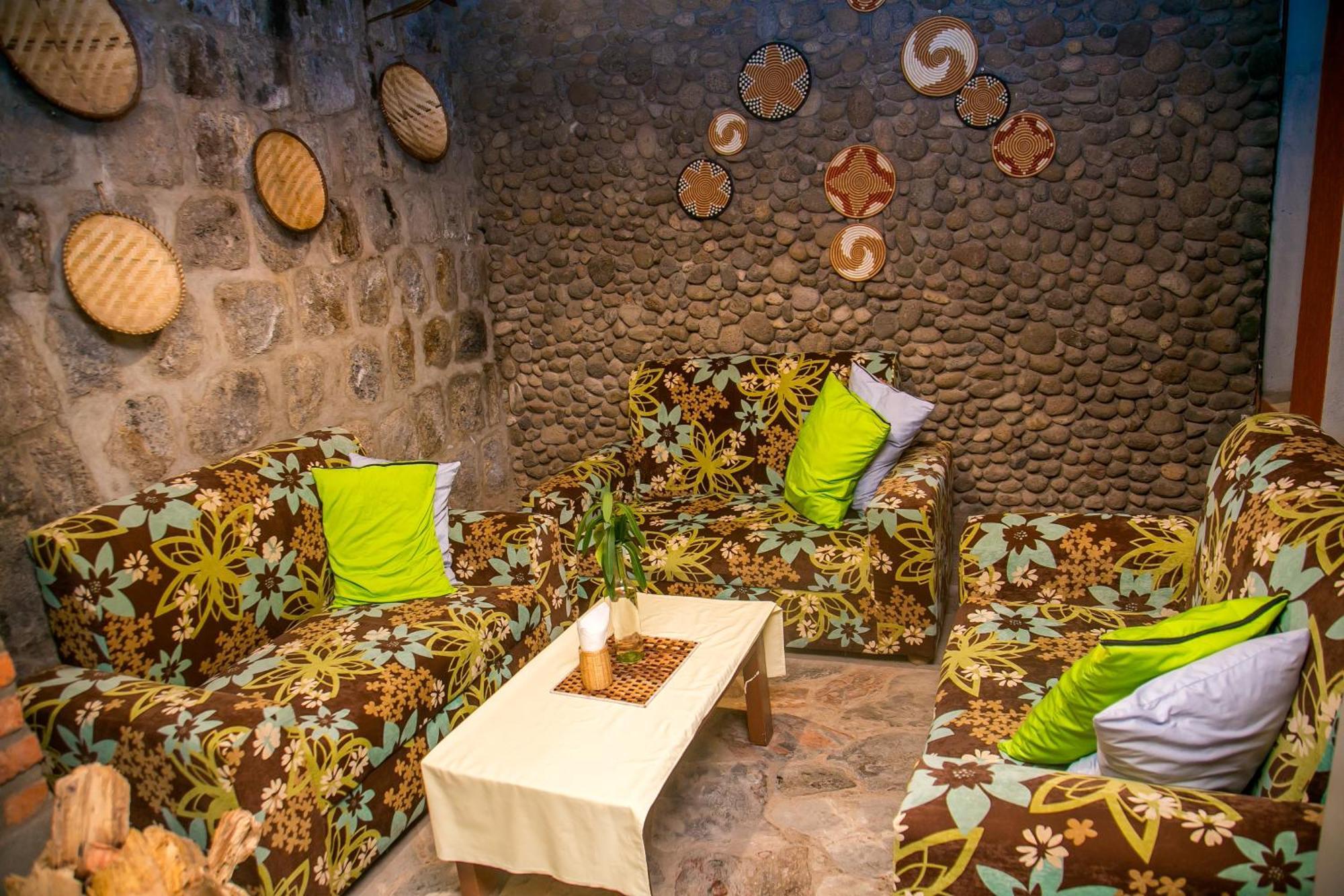 Karisimbi Cave Resort Ruhengeri Exteriör bild